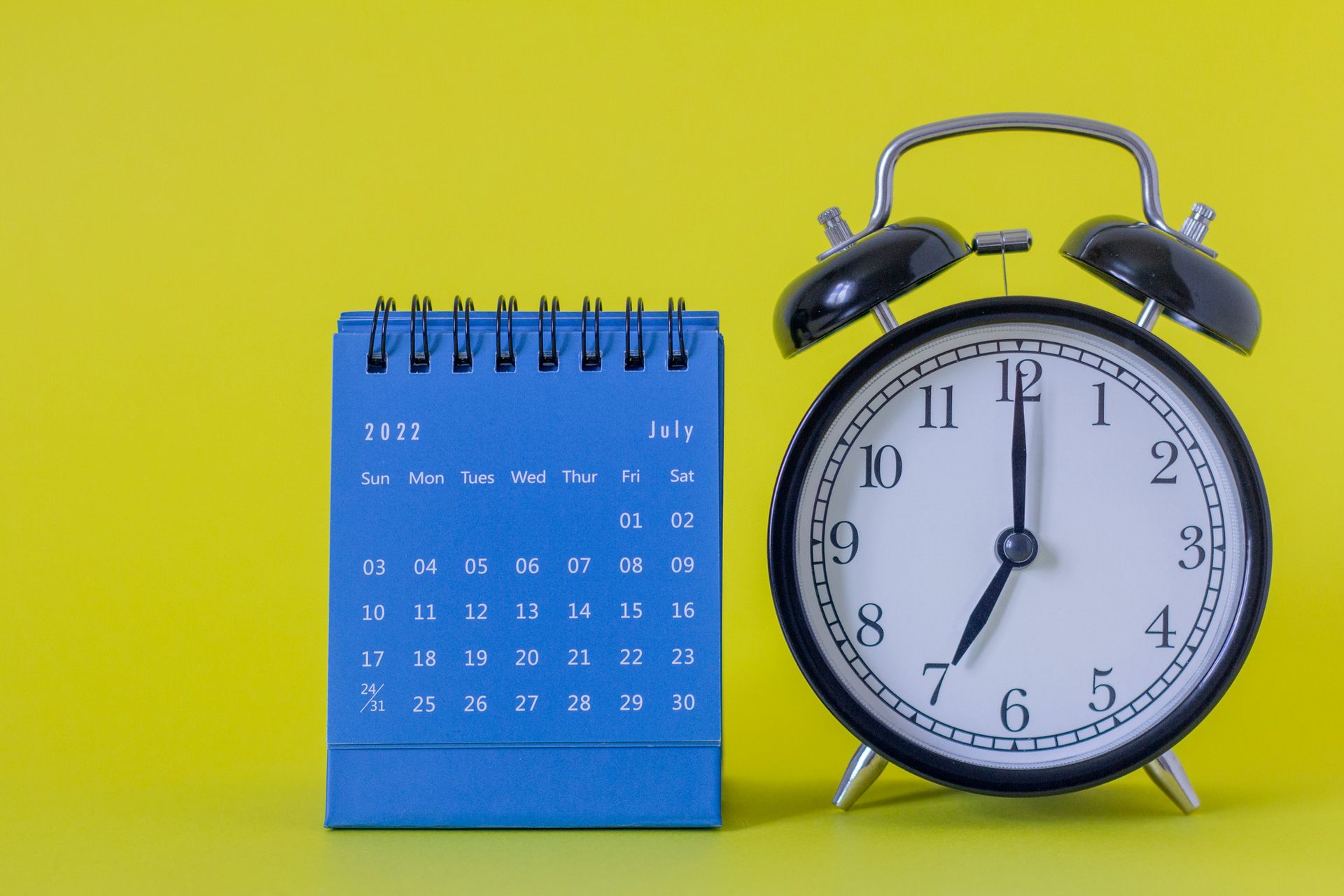Desktop Calendar with Clock