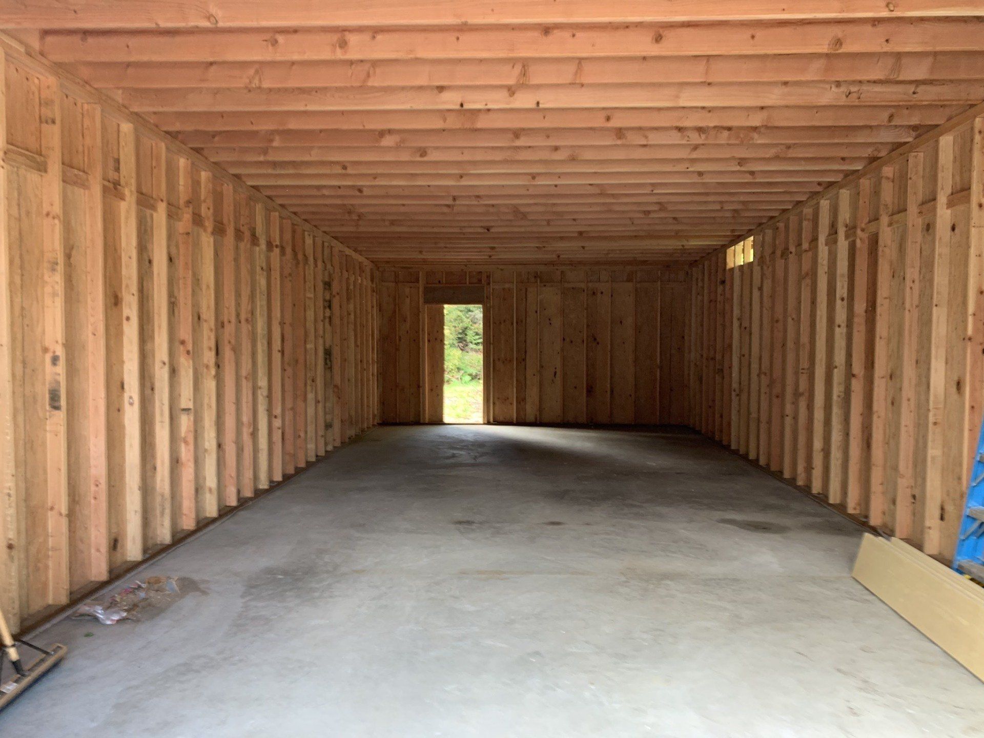 Roofing contractor in Long Beach, WA providing shingle roofing services