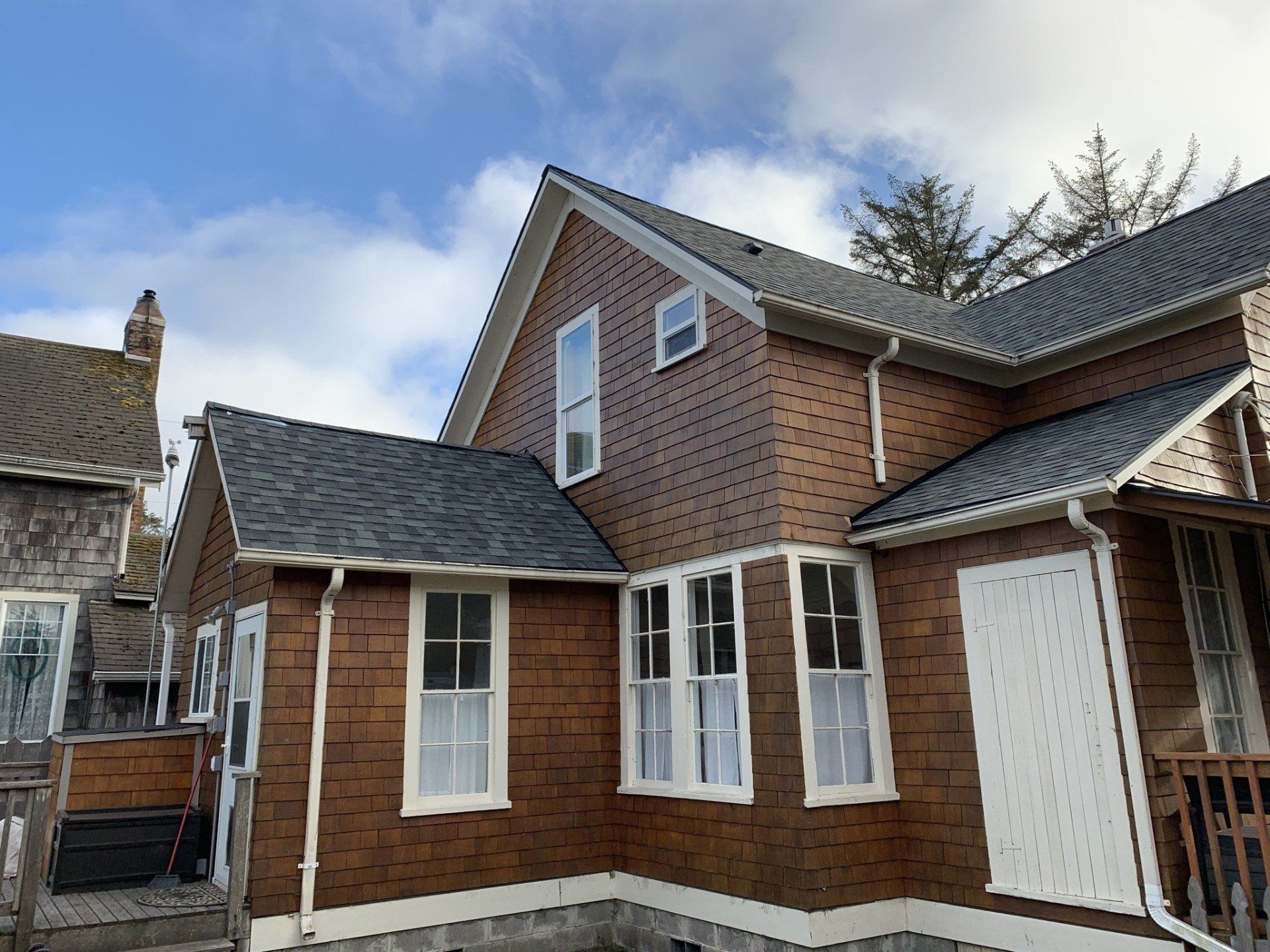 Emergency roofer in Ocean Park, WA repairing metal roofing