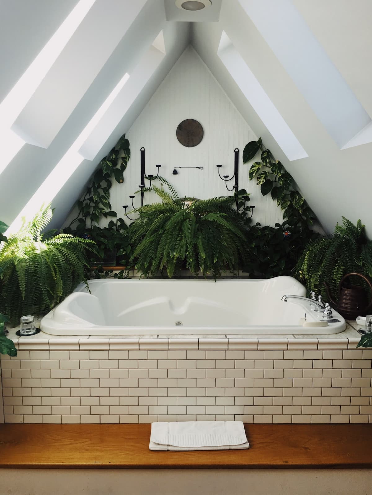 Inbuilt Spa with Plant Decorations  — Sun Cool Pools & Spas in Maryborough, QLD