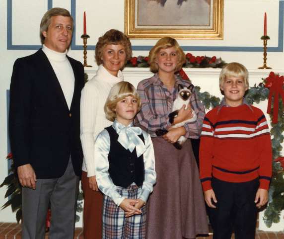 Colonial Chapel Funeral Home & Crematory Family Picture In 1976