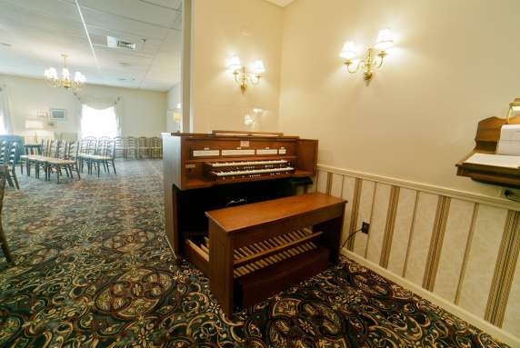 Colonial Chapel Funeral Home & Crematory Organ
