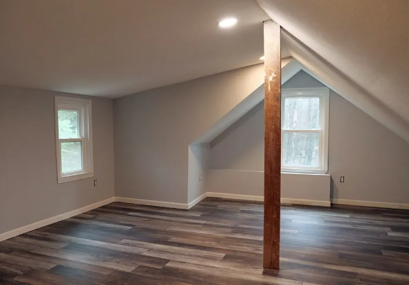 An empty room with a wooden pole in the middle