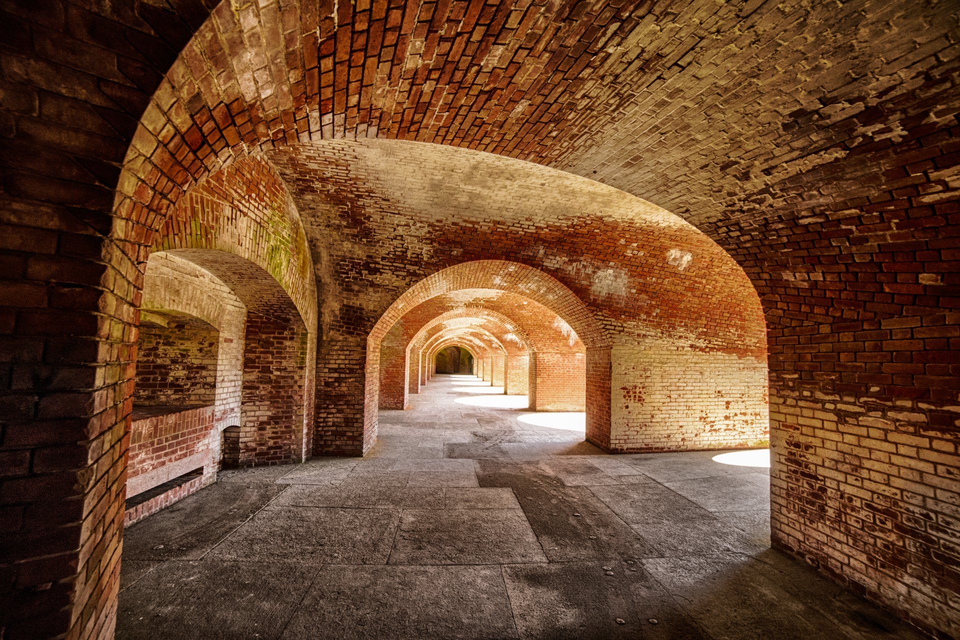 cave avec vieux murs