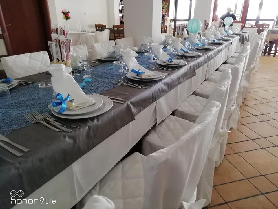 Tavolo allestito per una cerimonia