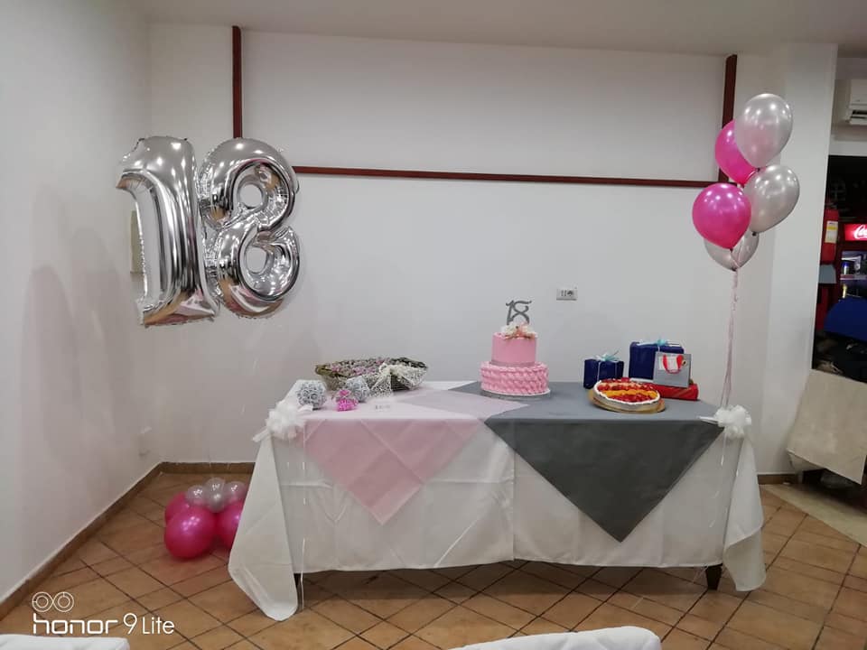 Decorazioni e festoni per una festa di compleanno