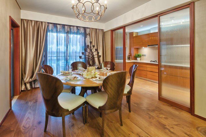 tavolo da pranzo con sedie