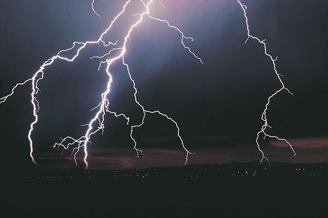 7 Signs That Lightning Is About to Strike