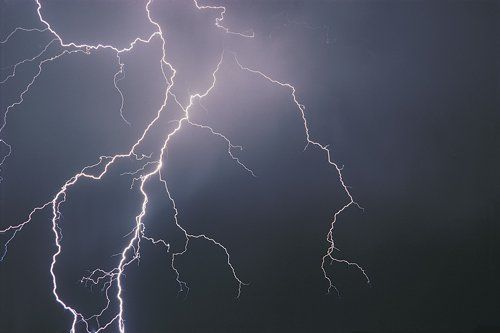 7 Signs That Lightning Is About to Strike