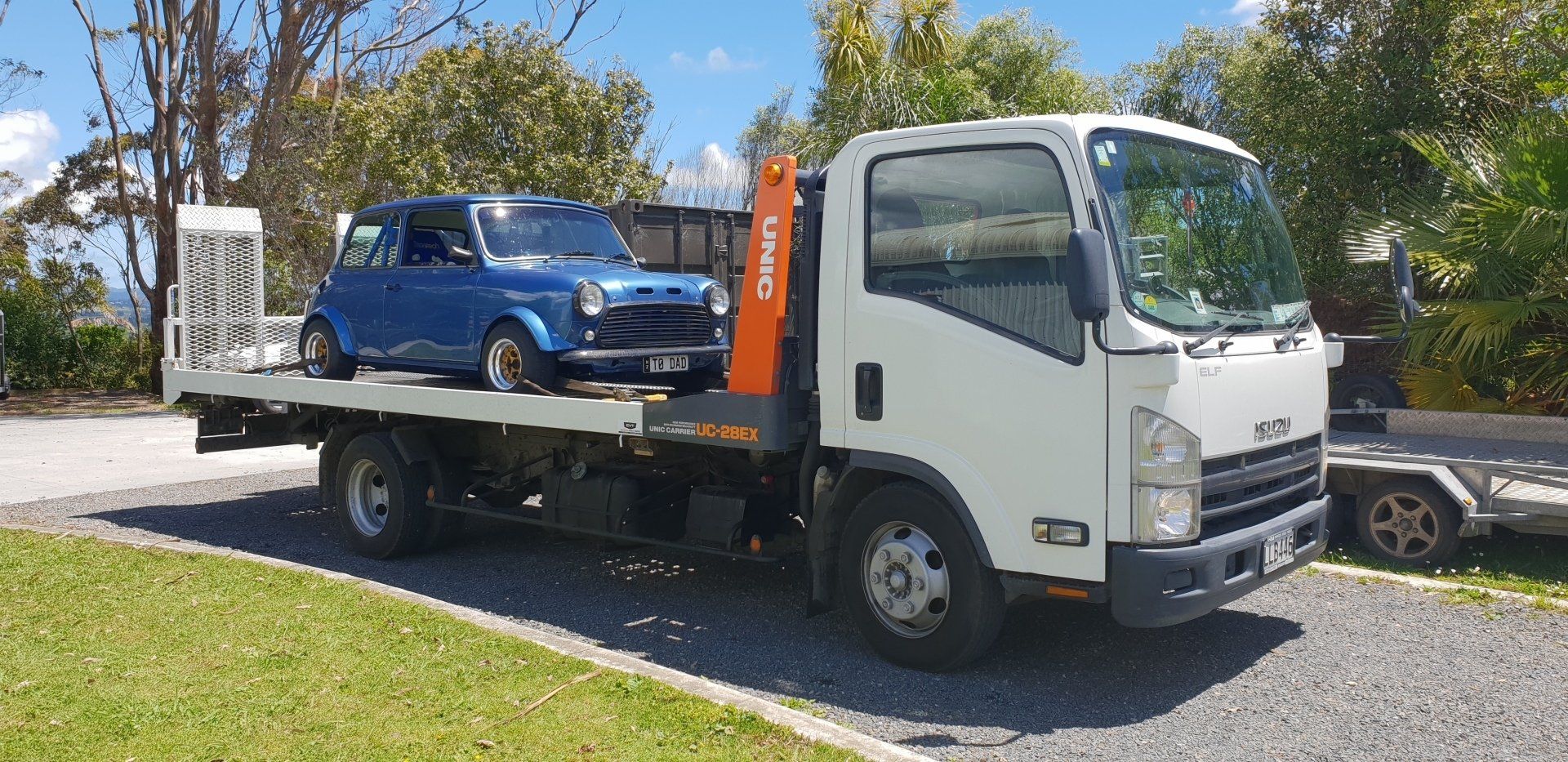 Emergency car towing services