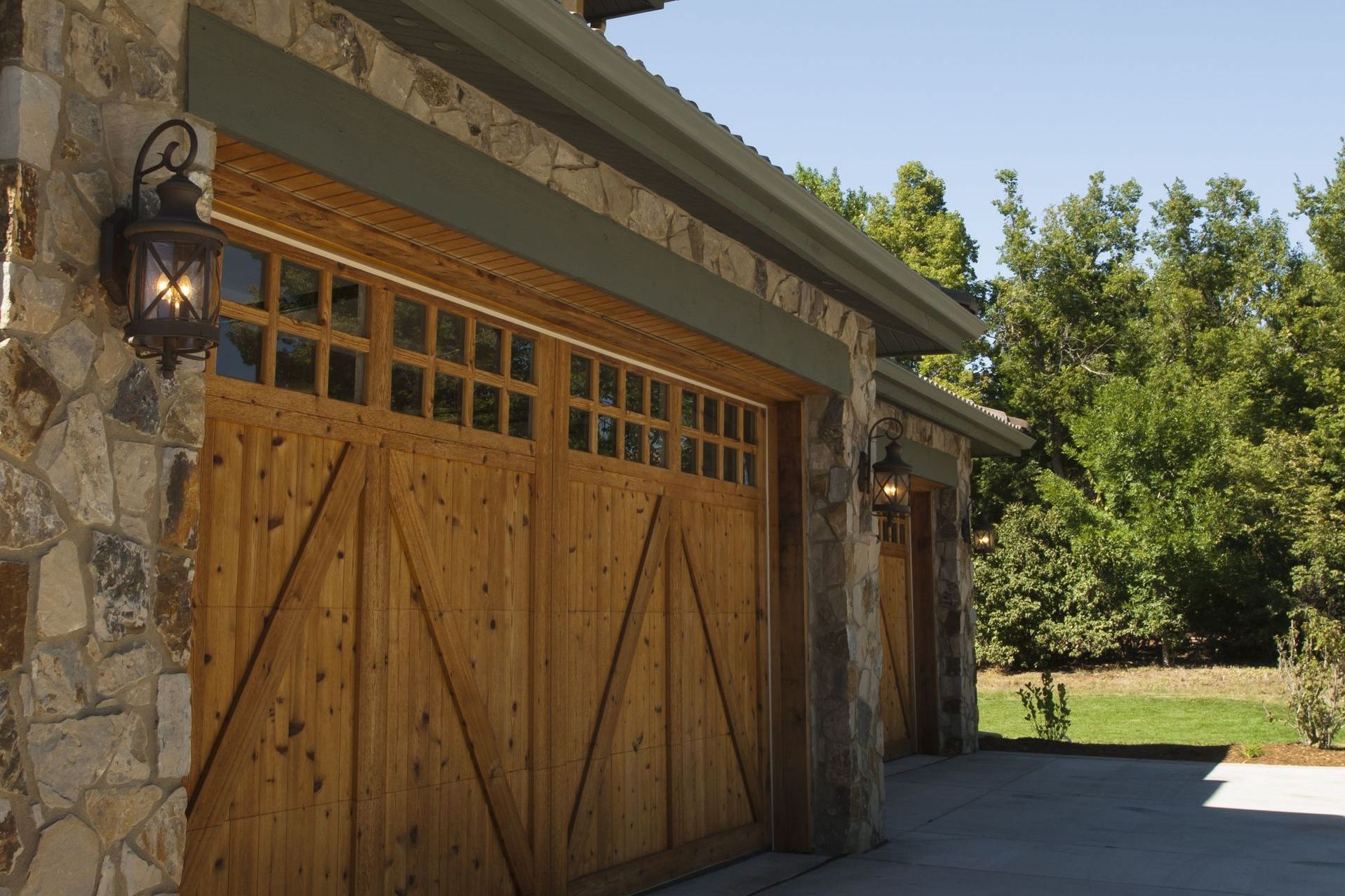 Square top overlay carriage house garage doors