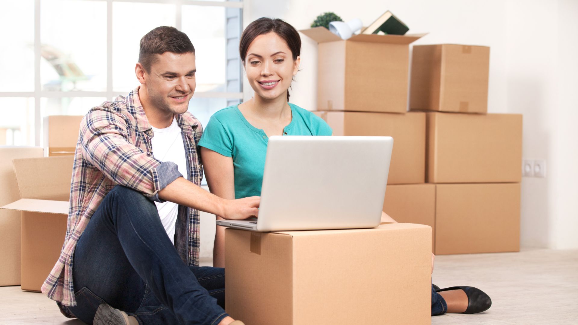 homeowners verifying moving company legitimacy