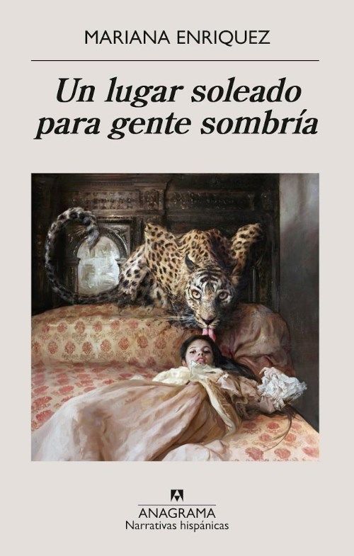 Book cover: A woman lies on a bed, a leopard looms over her. Spanish title