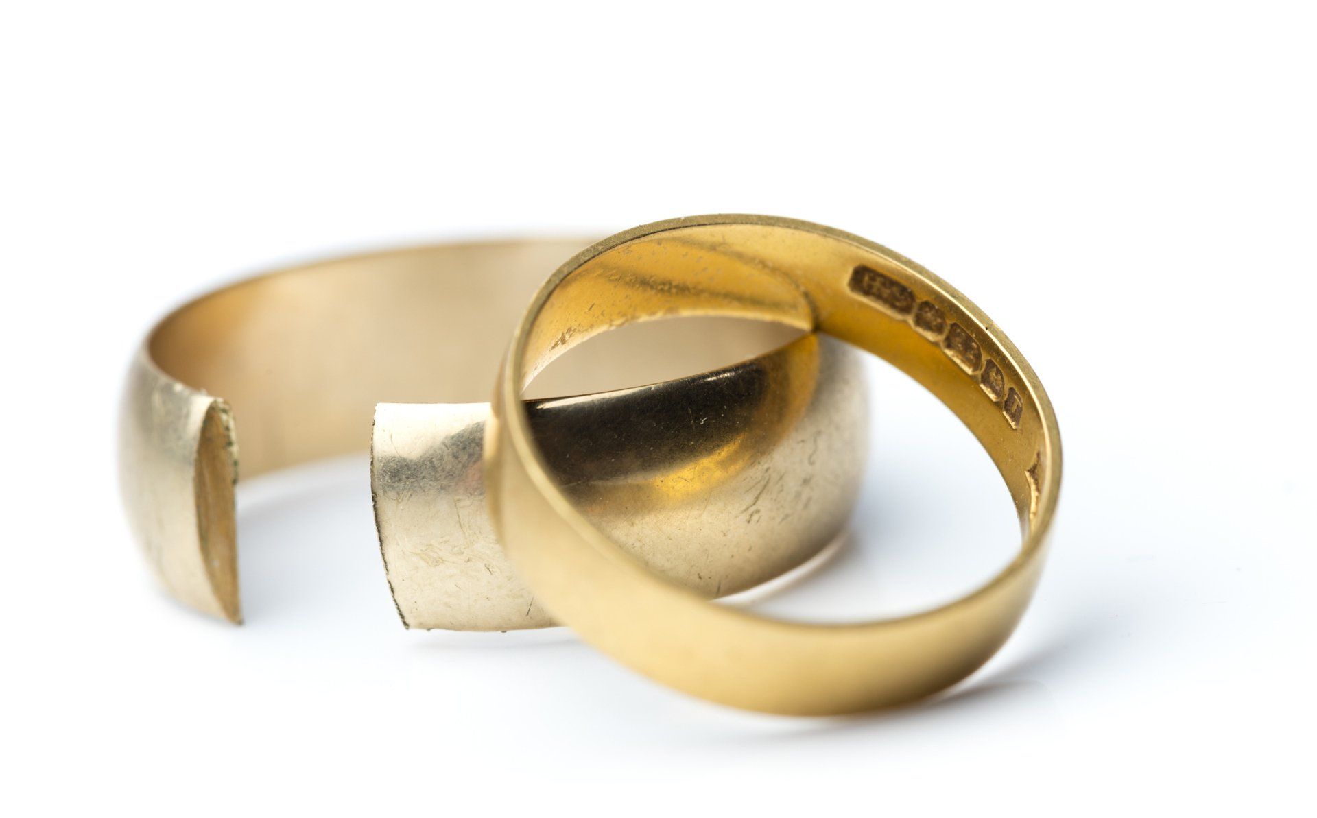 Золотое обручальное кольцо во сне. Обручальное кольцо 1960. Broken Ring marriage. Broken Ring Divorce.