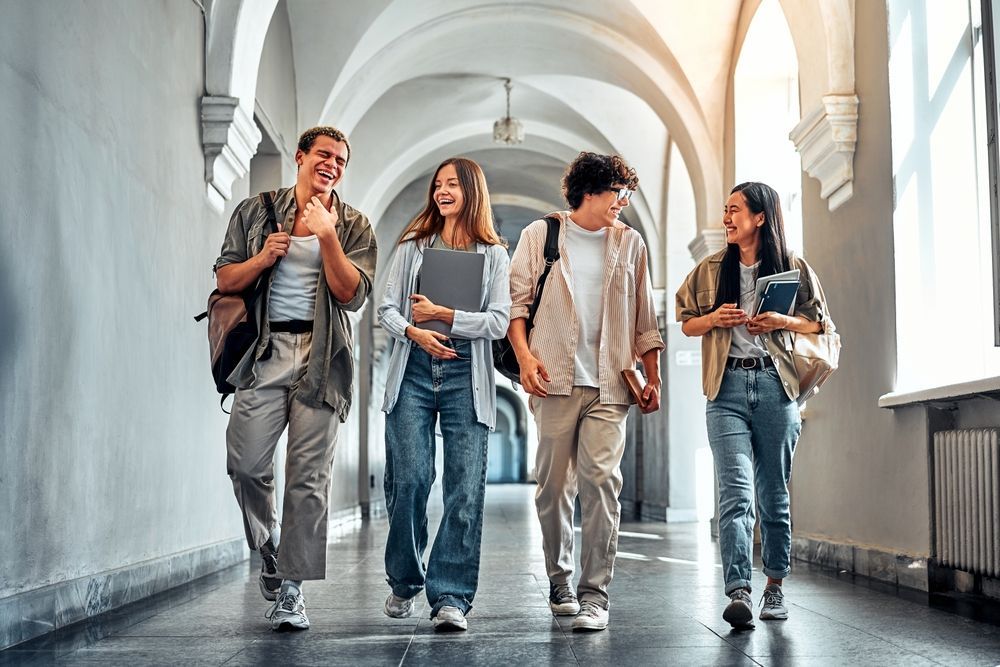 A group of students are walking down a hallway.