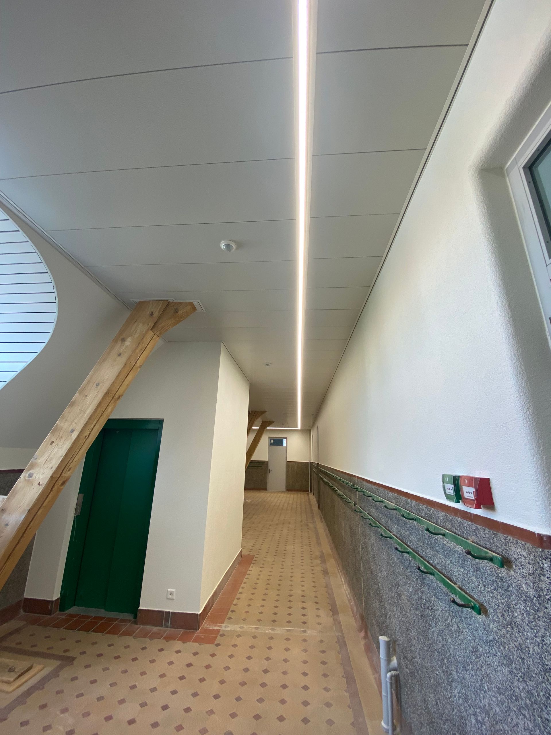 realisation-brunel-faux-plafond-couloir