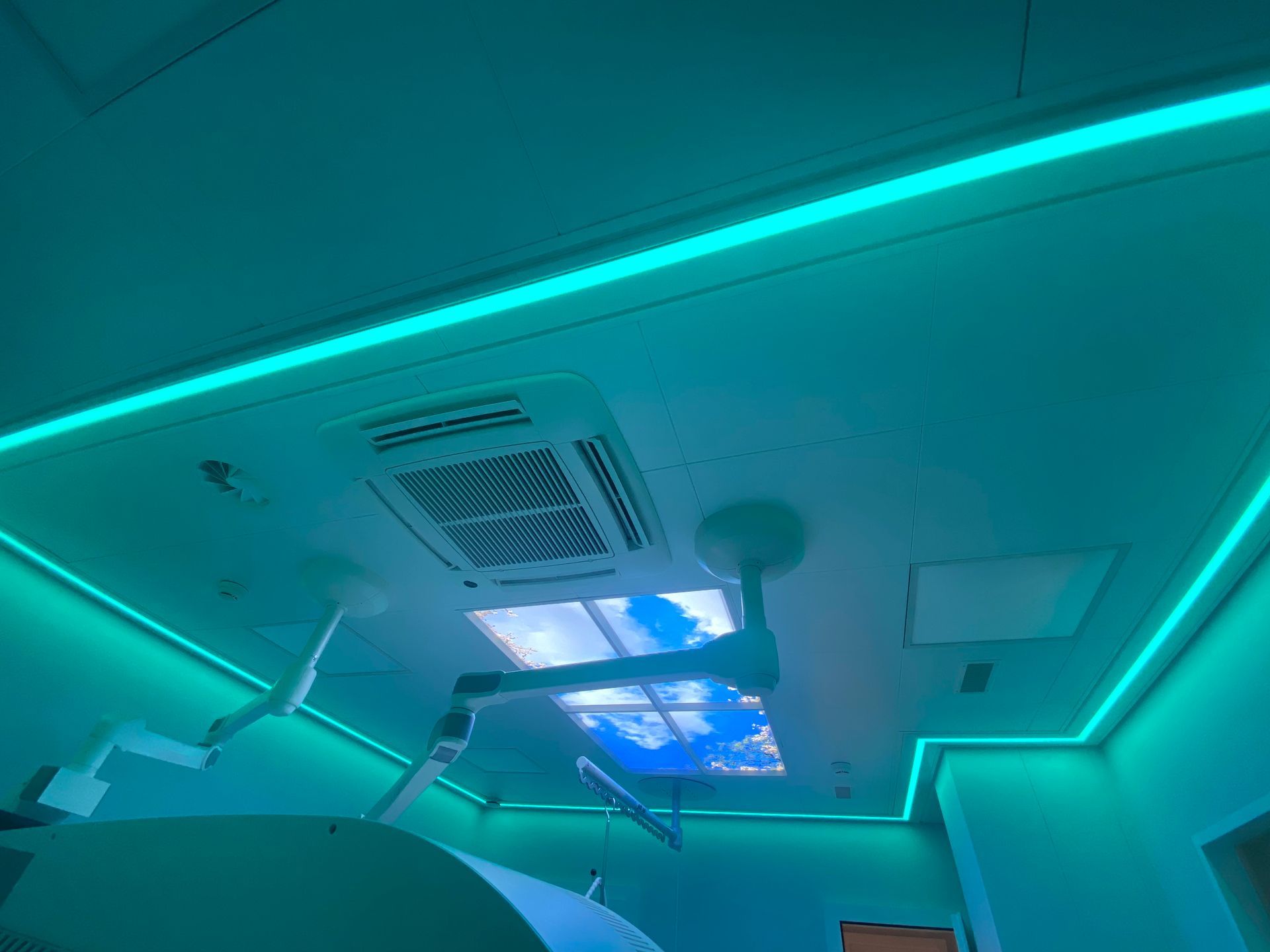 realisation-brunel-faux-plafond-neon