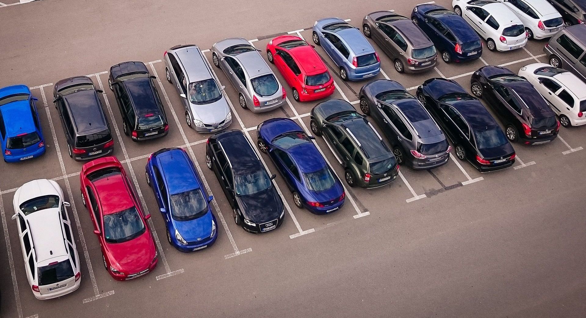 A lot of cars are parked in a parking lot