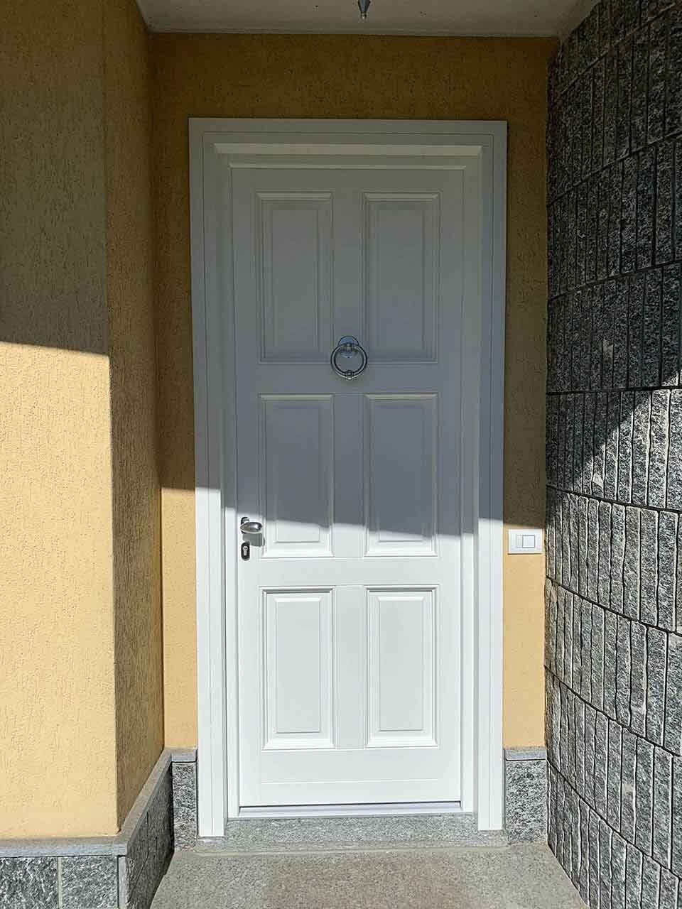 Portoncino d'ingresso bianco