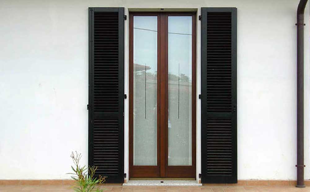 Porta finestra con ante