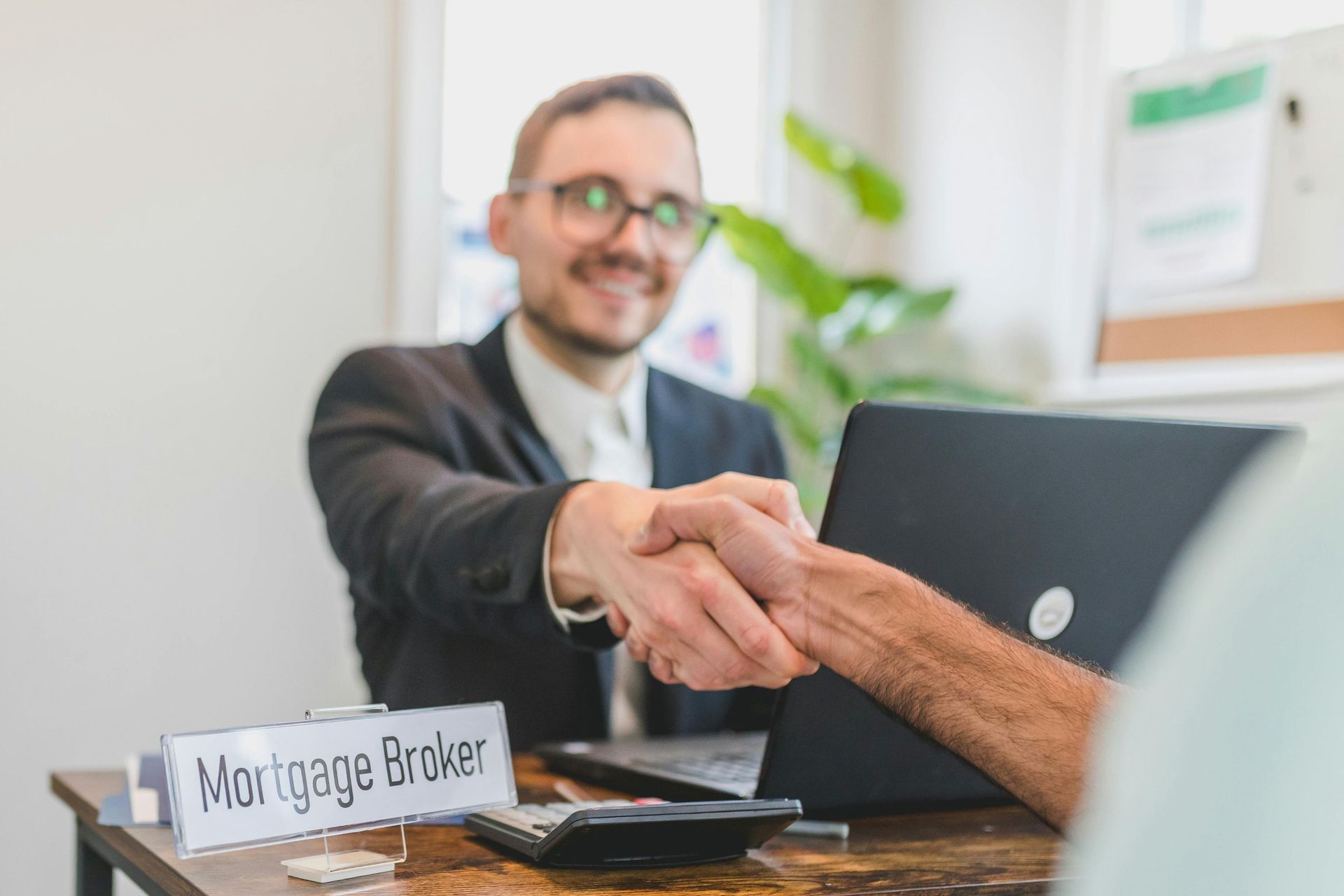 male mortgage broker: Brisbane mortgage brokers help homebuyers and investment buyers.