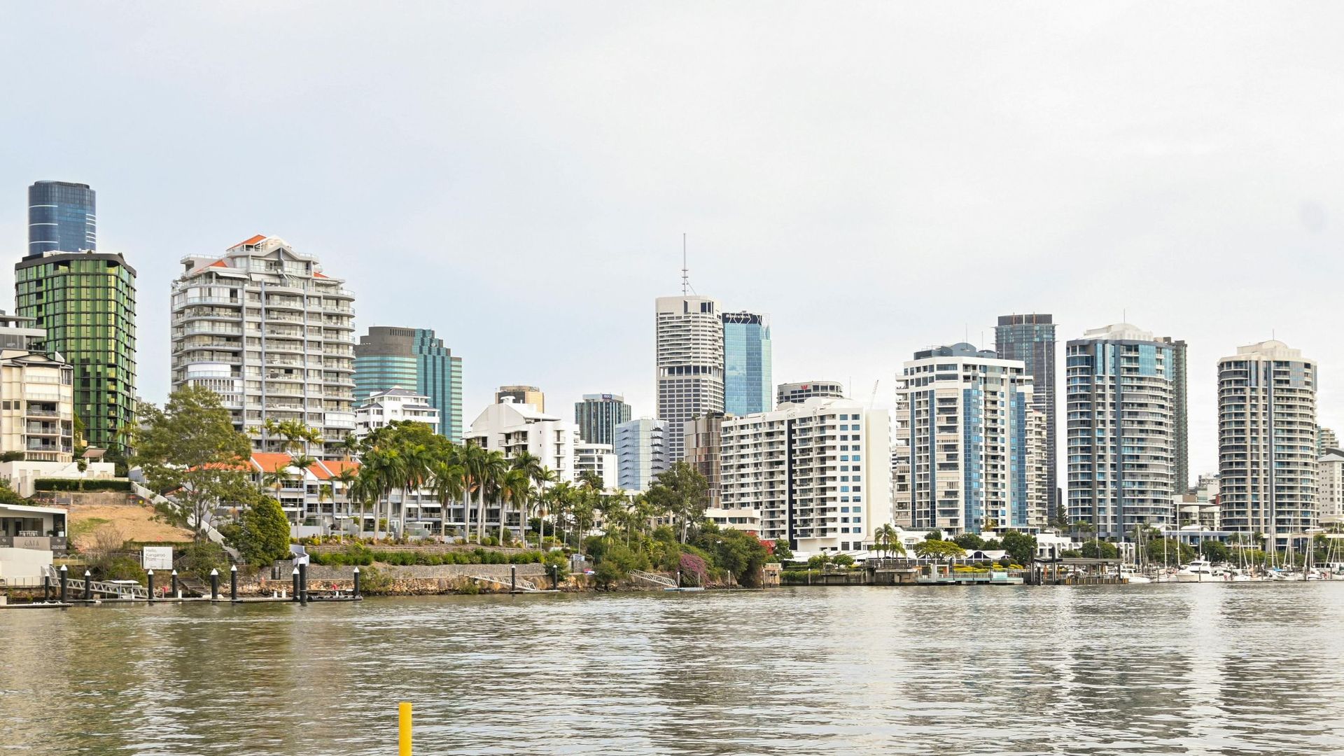 Overview of Brisbane river.
