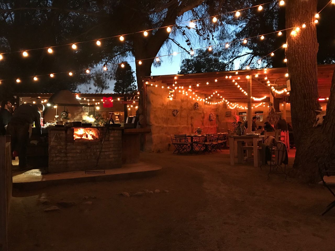 dining outdoors Mexico Valle de Guadalupe