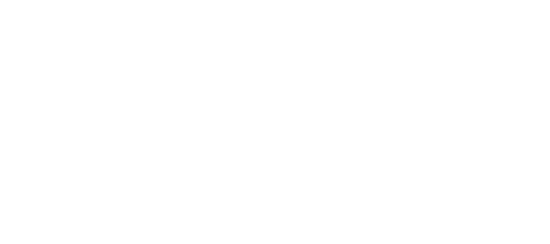 Un logo rojo para serenity glamping tulum con una palmera.