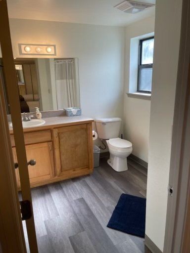 One bedroom bathroom