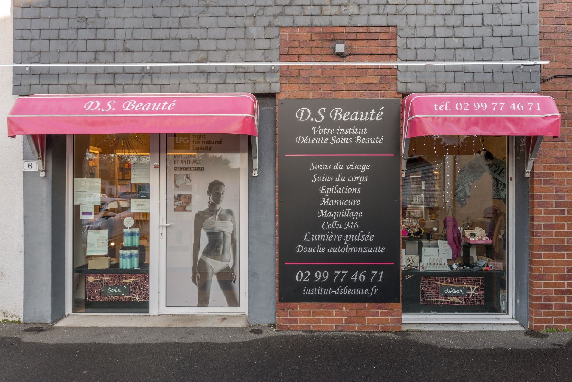 Un bâtiment en briques avec un panneau indiquant « ds beaute »