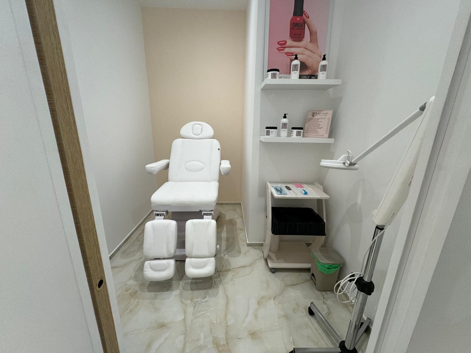 seduta per manicure e pedicure