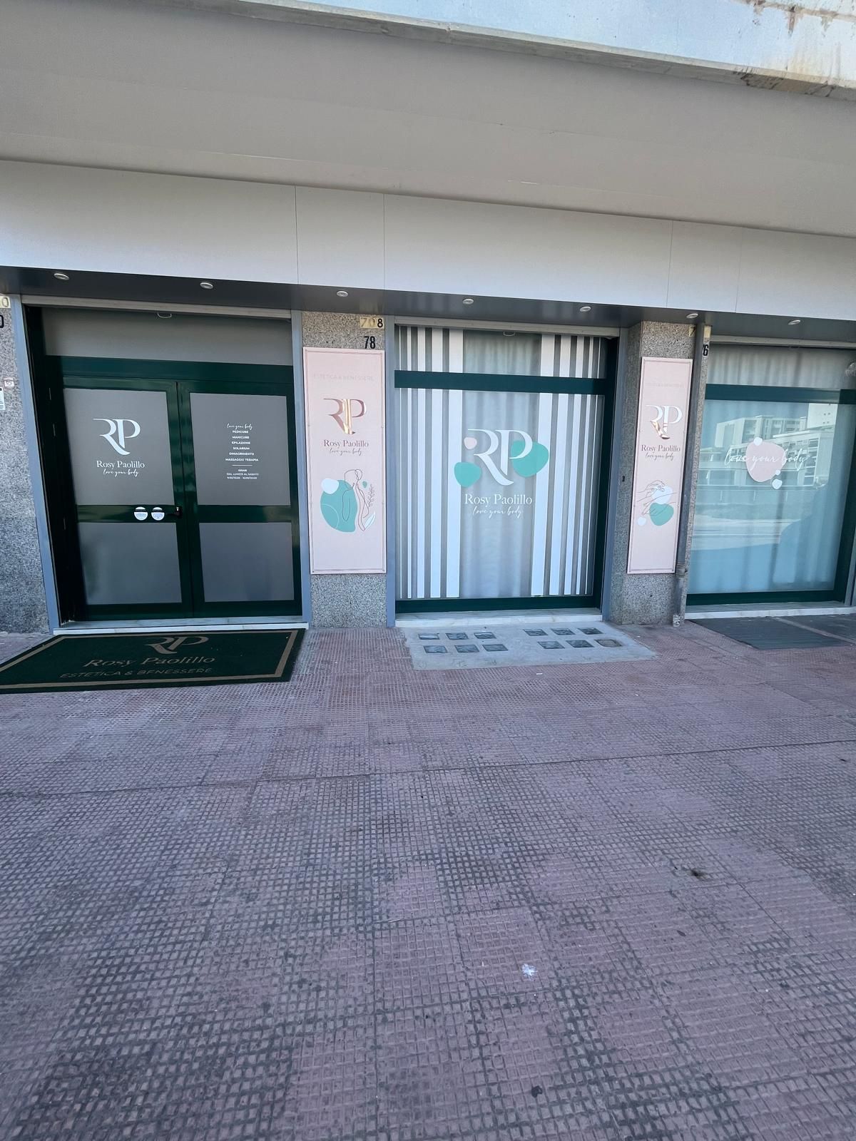 VETRINA NEGOZIO ESTETISTA