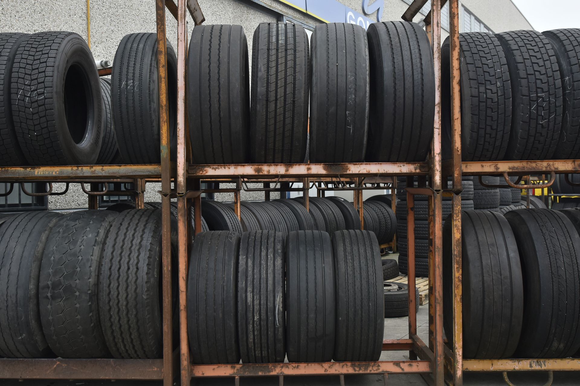 gommauto ambrosiana - deposito pneumatici