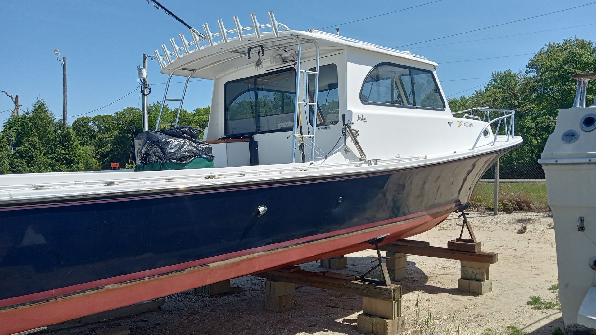 A boat is sitting on top of a wooden platform.