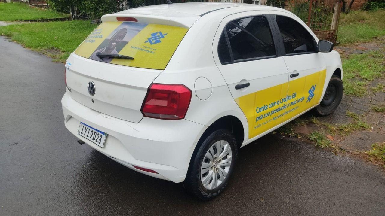 carro adesivado com campanha do Banco do Brasil km midia