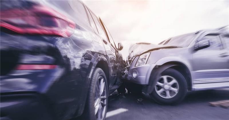 two car crashed into each other