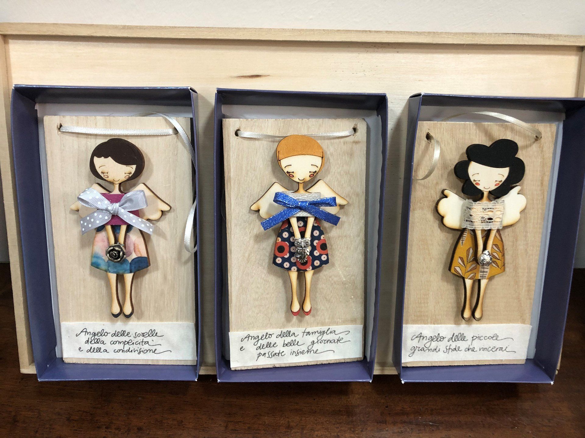 bamboline da appendere con slogan