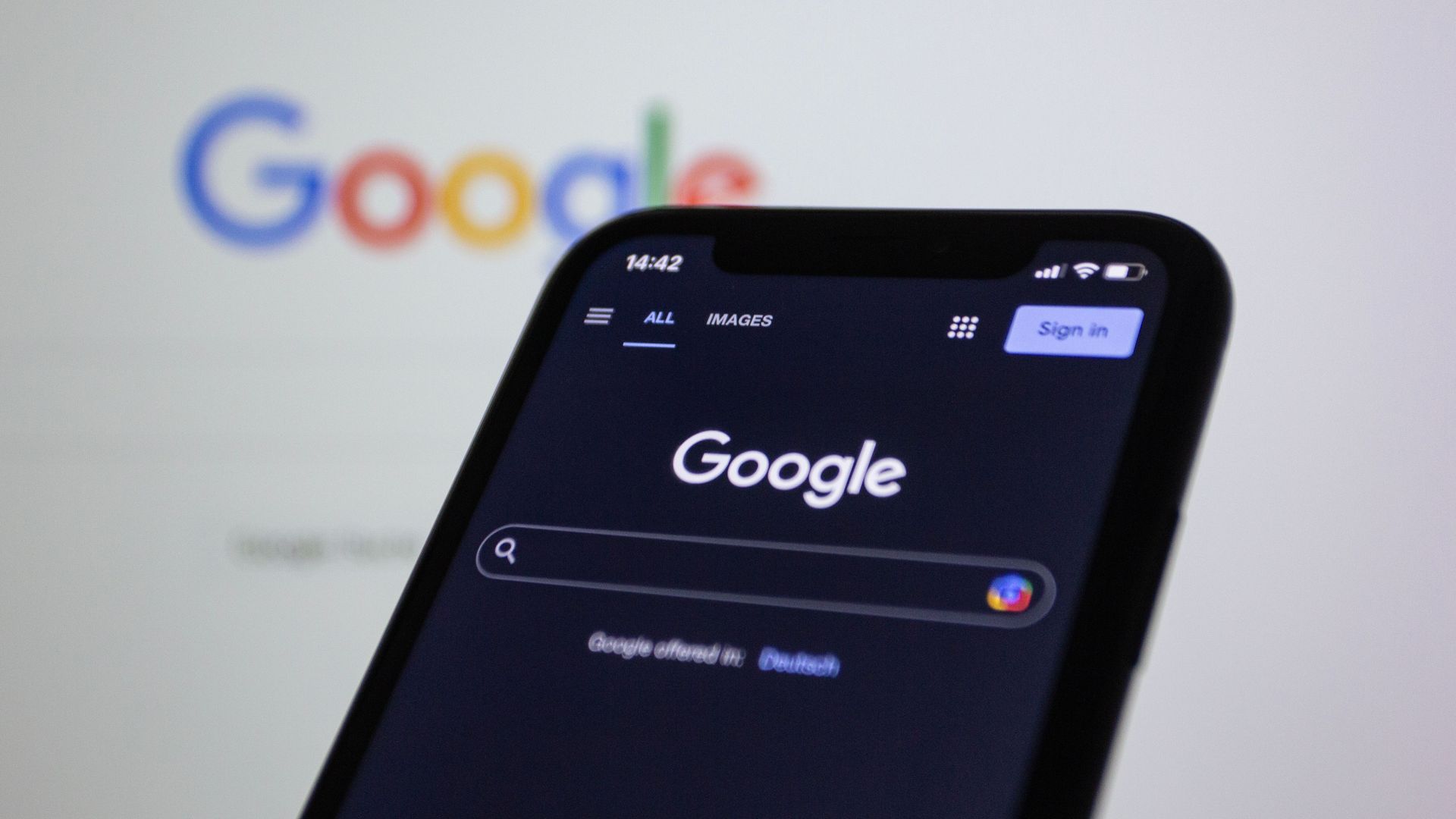 Posicionamiento de SEO en Google para empresas industriales en el celular.