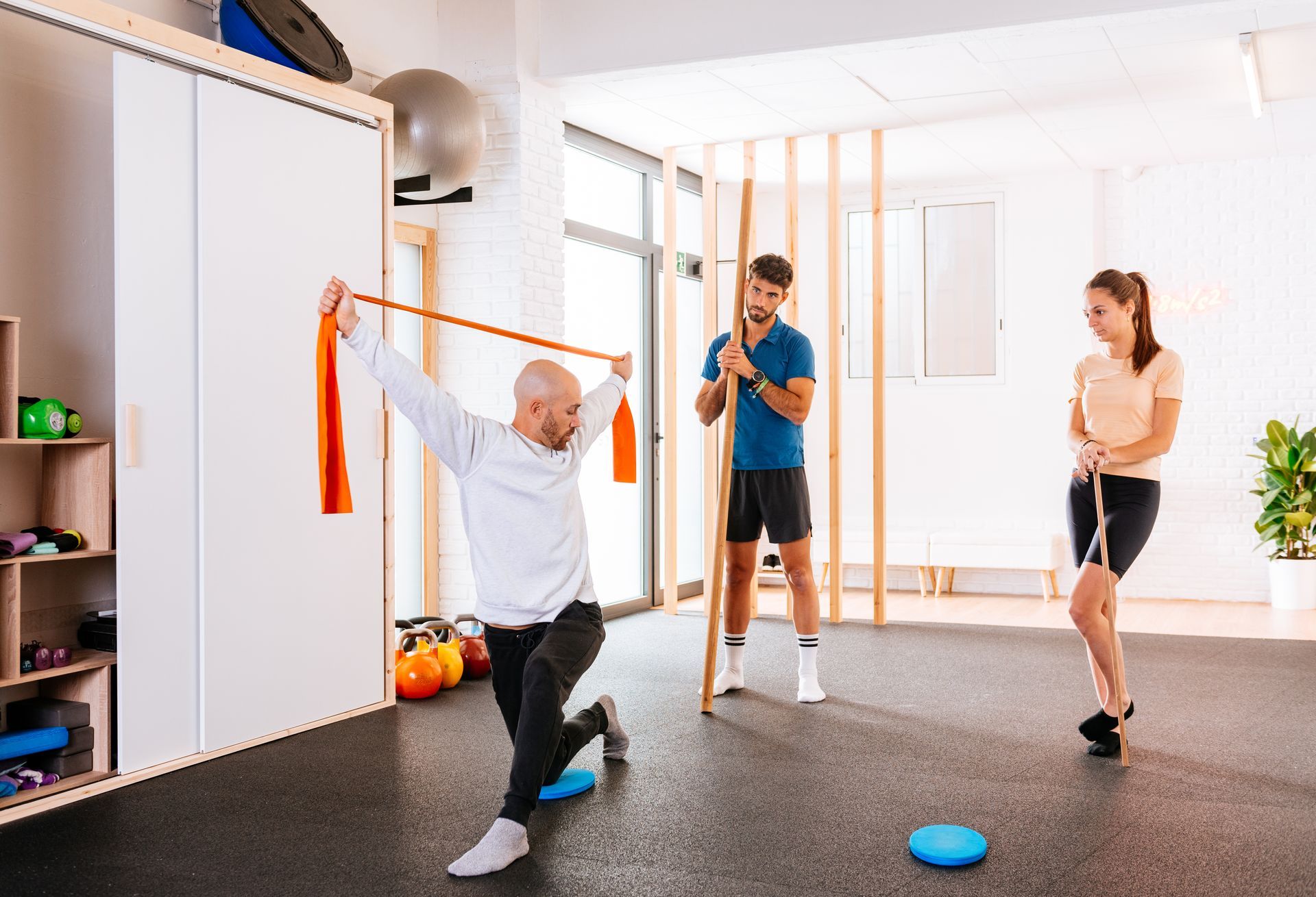 A group of people are doing exercises in a gym.