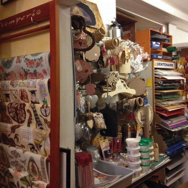 internod el negozio con articoli in vendita