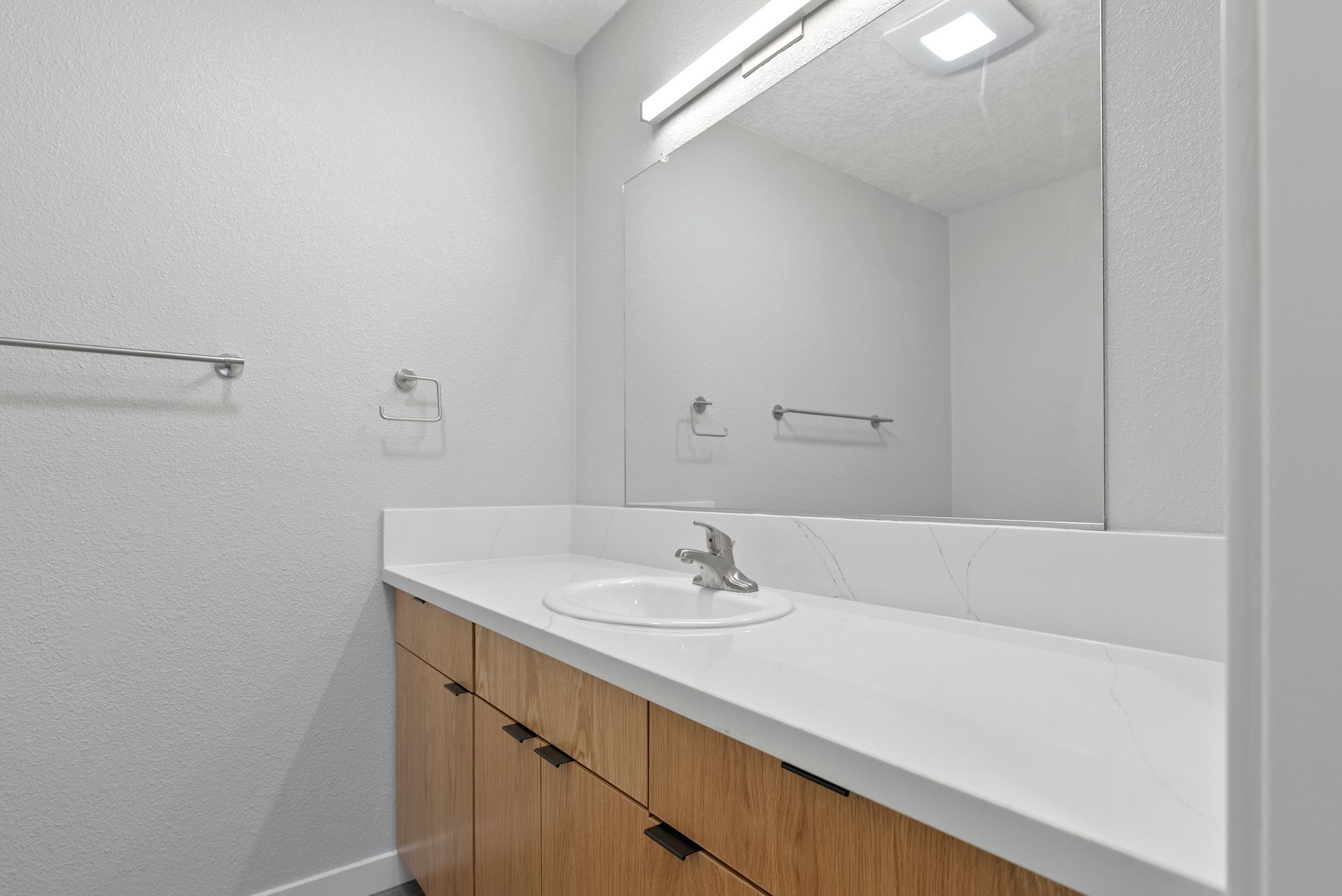 Grove House Bath Room