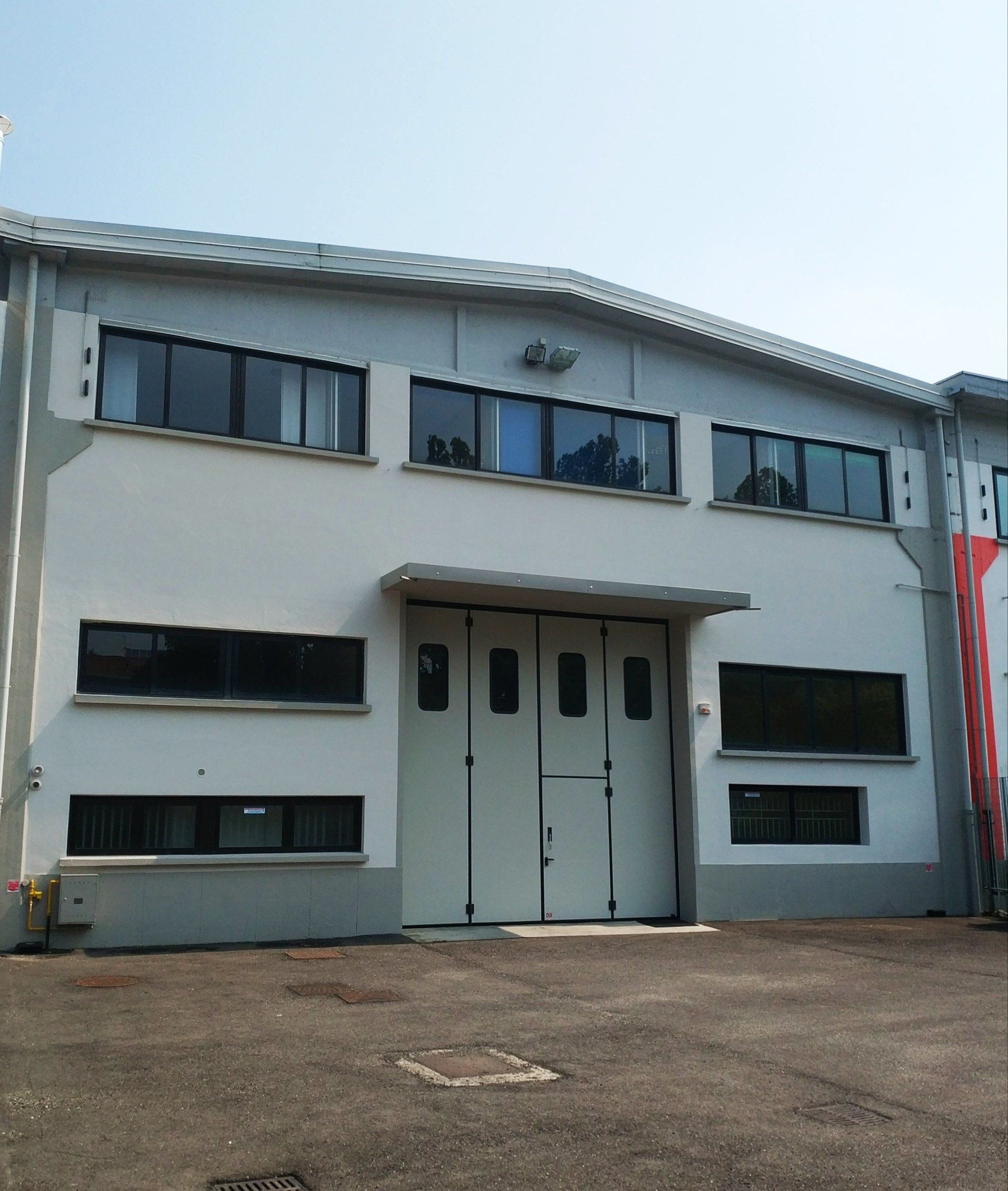 magazzino e unità produttiva di Z.R.E.