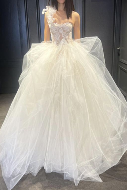 open lace back dress Vera Wang: Mai