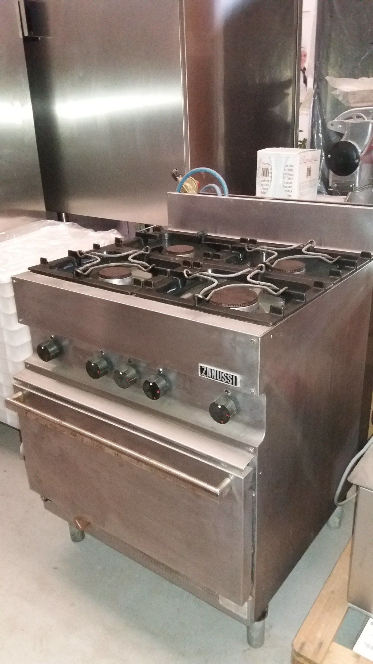 Cucina 4 fuochi con forno Zanussi