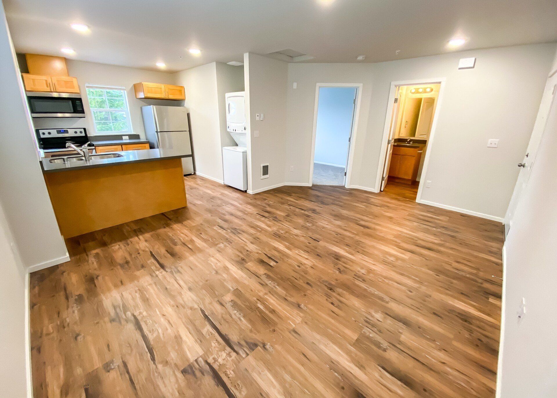 Quiet Meadows Apartments, Tacoma, Washington - Modern / 1, 2 Bedroom 1, 2 Bathroom / Free Parking