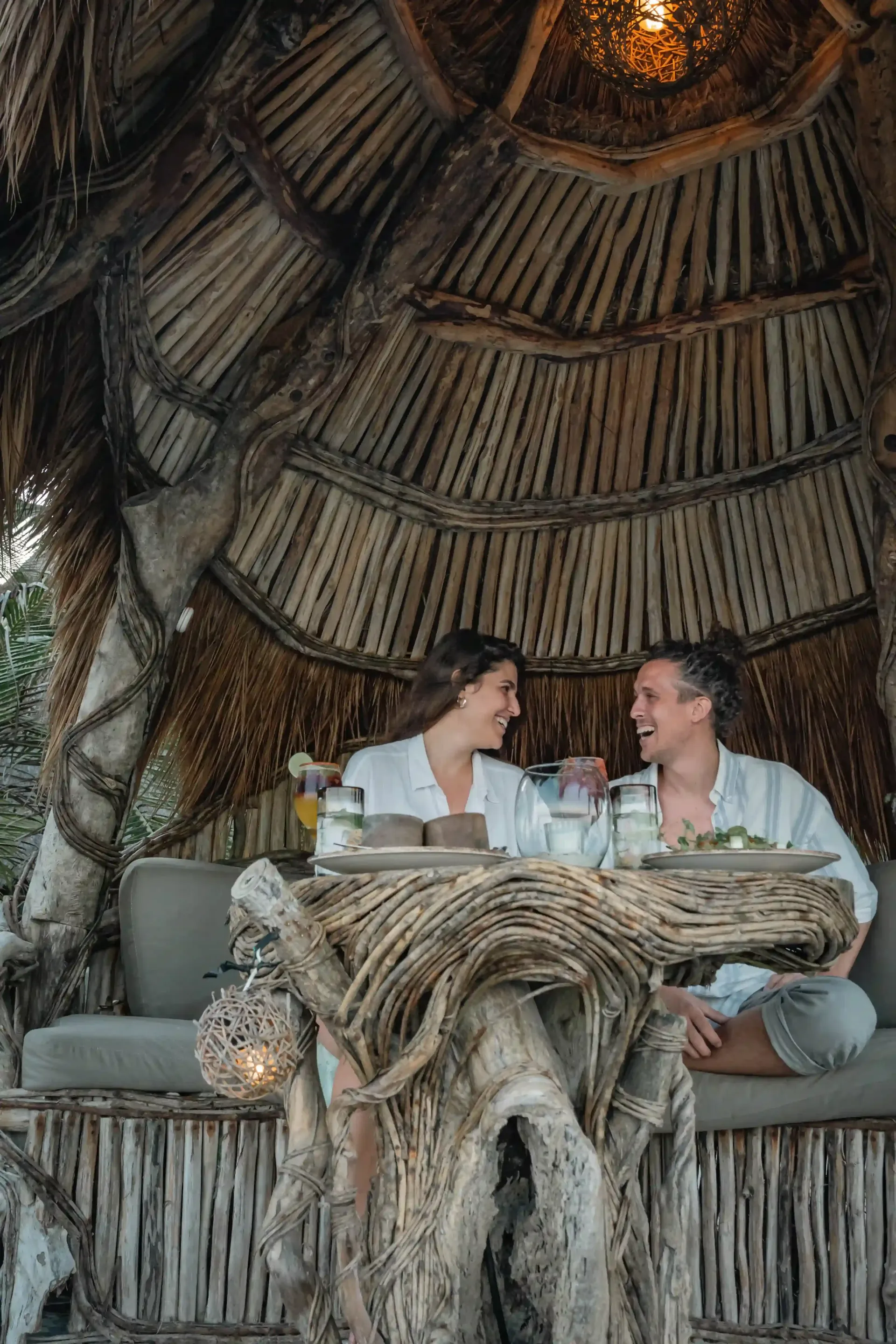 En el Hotel Diamante K, descubre un ambiente perfecto para compartir momentos inolvidables con tu pareja y celebrar el amor o eventos especiales. Vive experiencias únicas en un espacio idílico que te invita a celebrar juntos.