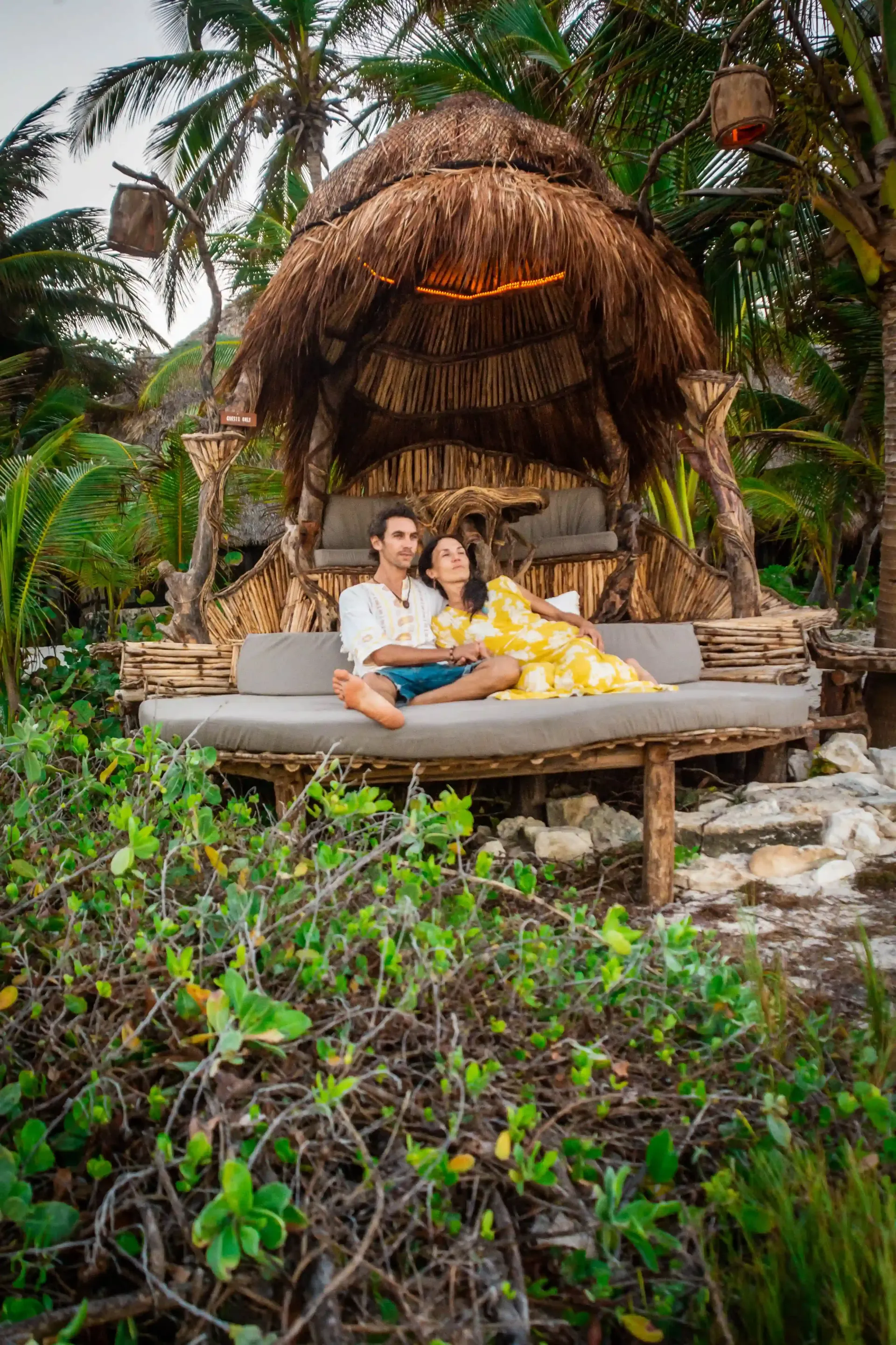 Encuentra en el Hotel Diamante K un espacio único para florecer y celebrar momentos especiales con tu pareja. Disfruta de un entorno idílico que te invita a crear experiencias inolvidables y celebrar el amor.