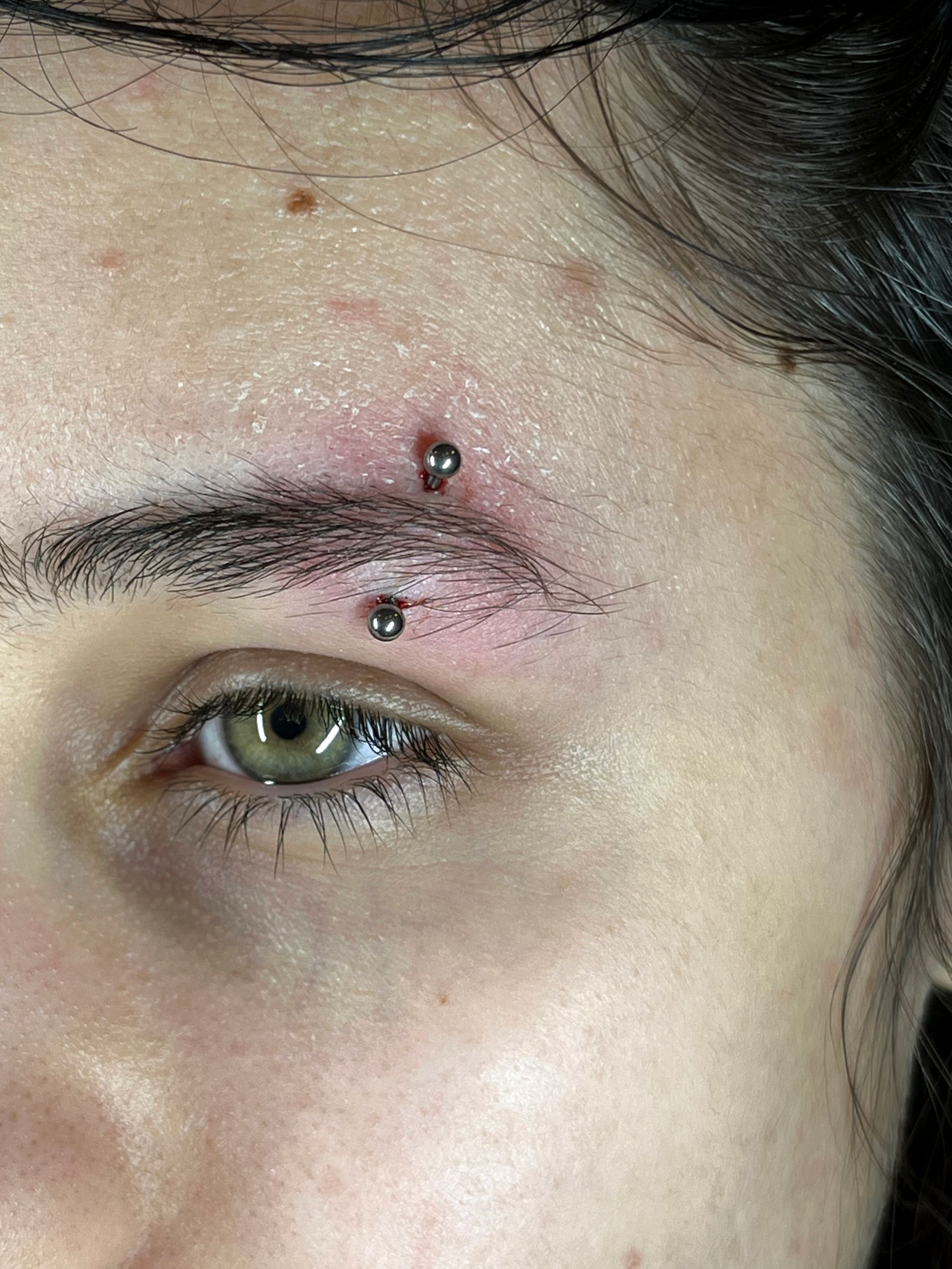 Wenkbrauwpiercing Kampen