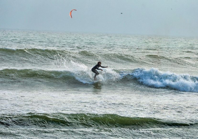 surfer with splashing waves