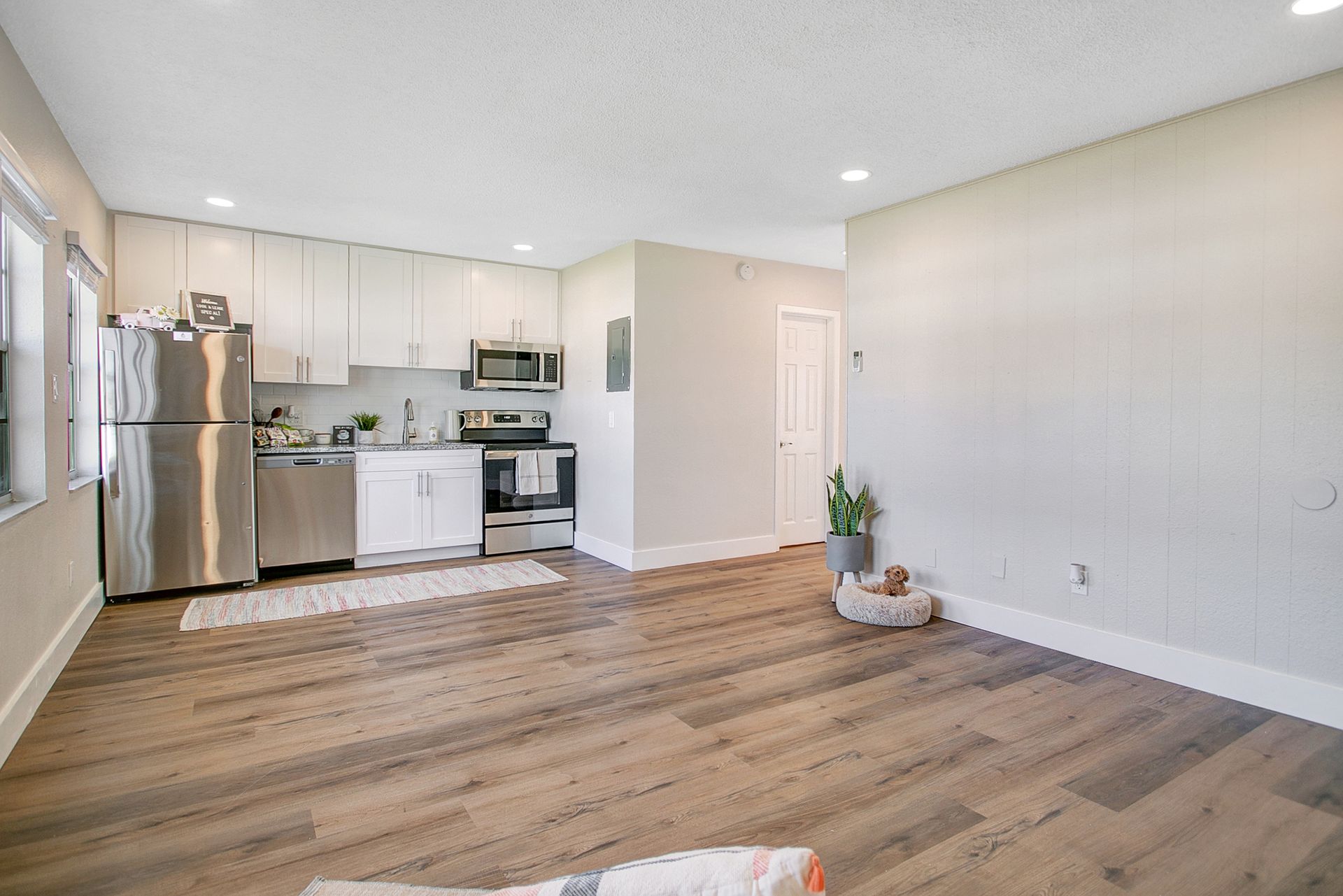 1-Bedroom Apartment in East Orlando with In-Home Laundry